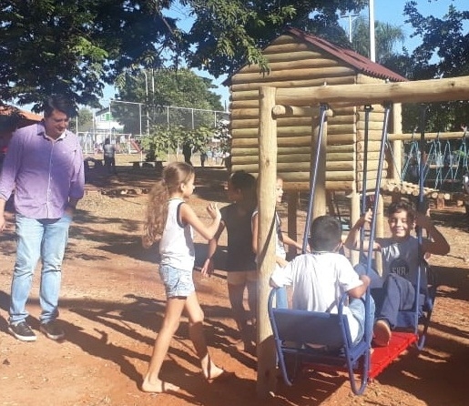 Novo playground do horto municipal faz a alegria das crianças