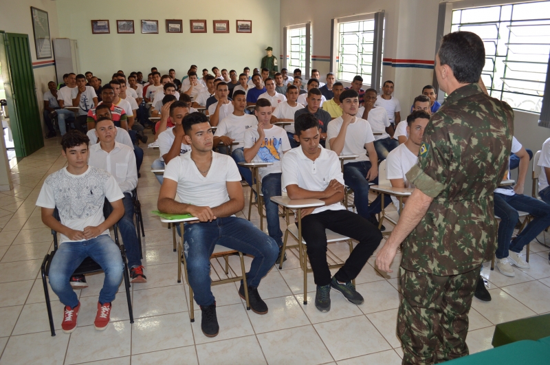 Jovens que completam 18 anos em 2018 devem realizar o alistamento militar