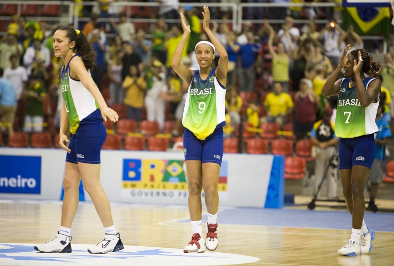 Ex jogadora da seleção brasileira de basquete Janeth Arcain estará amanhã em Fernandópolis